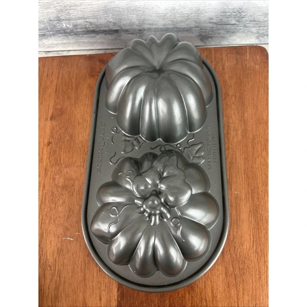 Nordic Ware Baby 3-D Pumpkin Mold Bundt Cake Pan 5 Cup